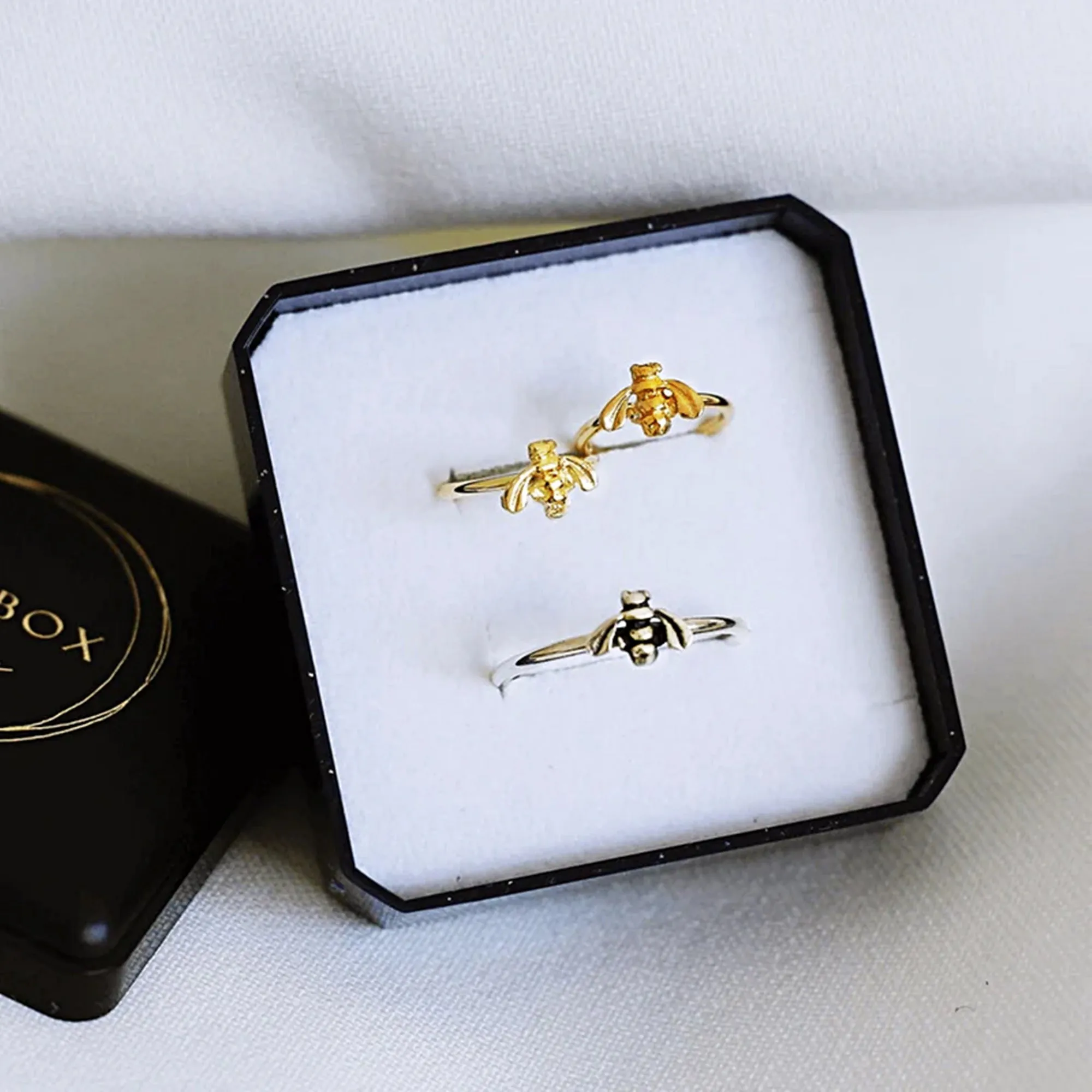 Bee Lobe Stud Earring Silver