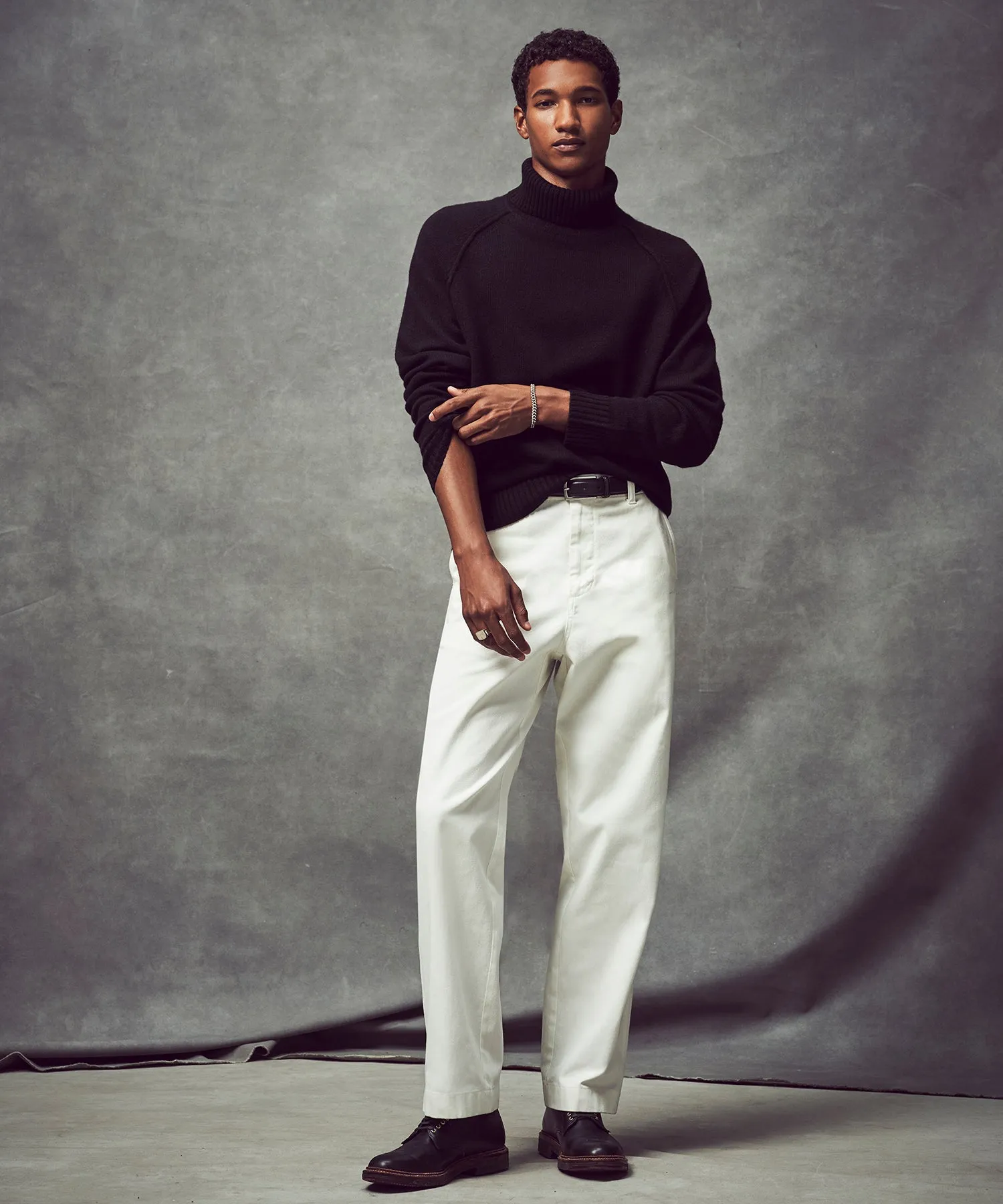 Nomad Cashmere Turtleneck in Black